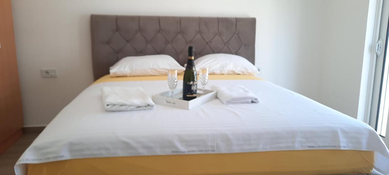 Studio Apartments Jupo Ulcinj Exteriör bild